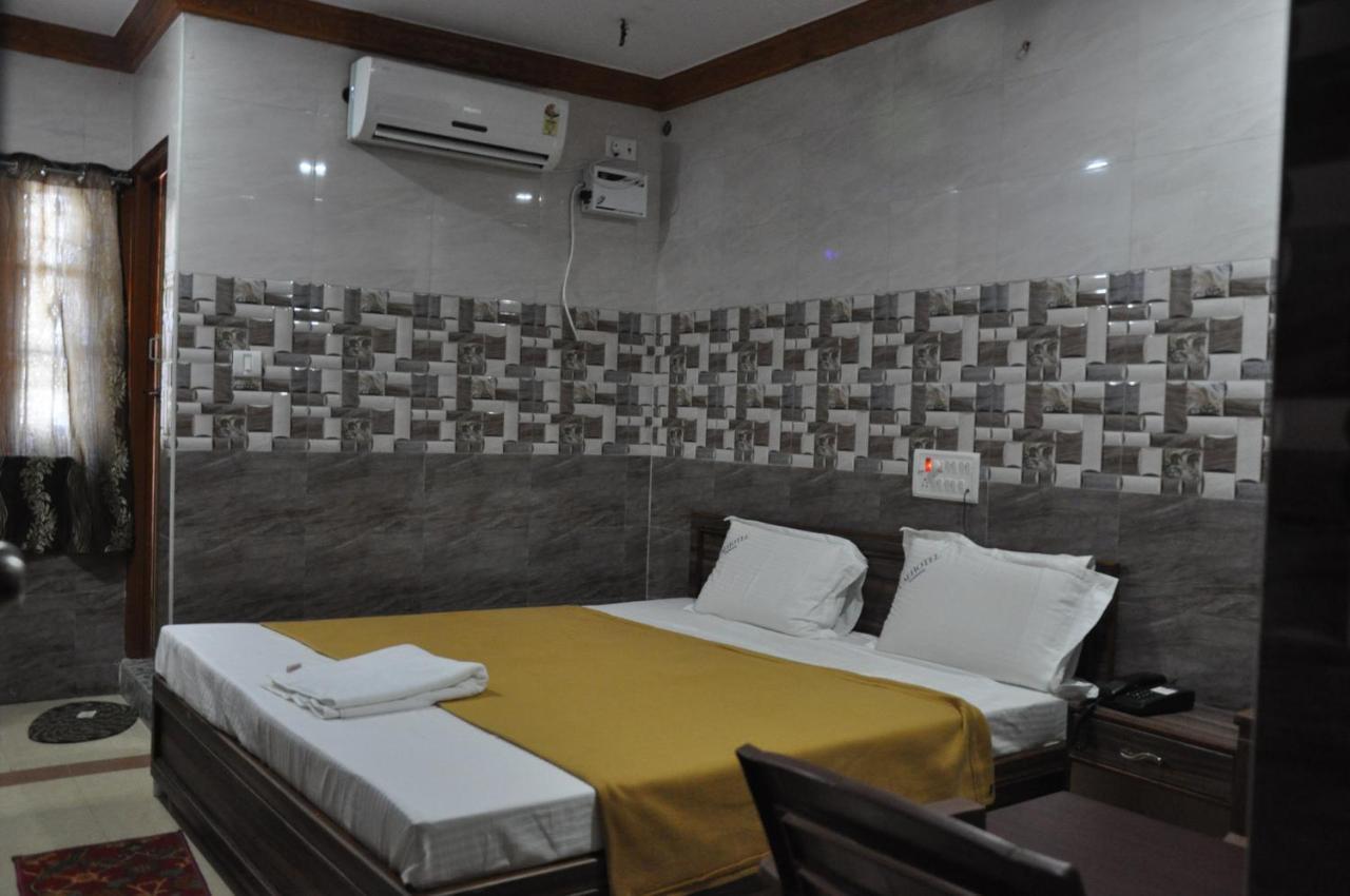 C M Hotel New Wodapatti Exterior photo